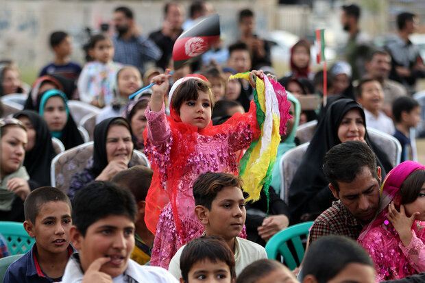 چهار قدم با کودکان در روز جهانی کودک