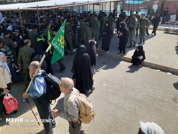 تردد زائران اربعین در مرز مهران