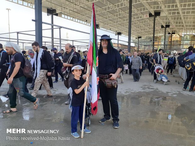 تردد زائران اربعین در پایانه مرزی مهران