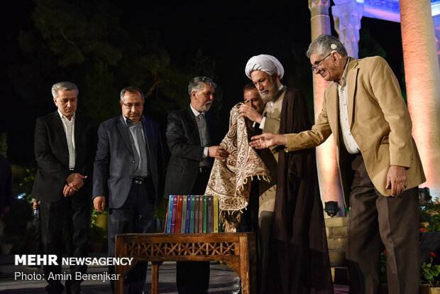 Commemorating Persian poet Hafez in Shiraz
