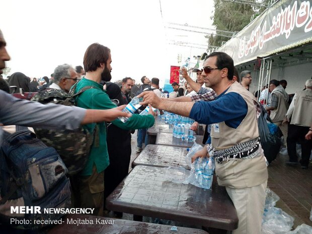 حاشیه هایی از حضور زائران اربعین در مرز مهران