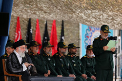 Leader awards Medal of Conquest to IRGC, Army commanders