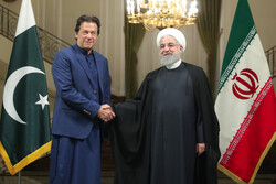 صدر روحانی کا سعد آباد محل میں پاکستانی وزیر اعظم کا استقبال / دونوں رہنماؤں کی اہم ملاقات