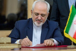 ظريف يحث دول الخليج الفارسي على الانضمام الى مبادرة هرمز للسلام