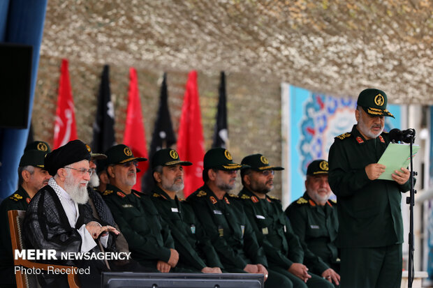 حضور القائد العام للقوات المسلحة الايرانية في جامعة "امام حسين (ع)" 