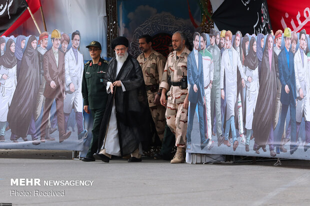 قائد الثورة يحضر مراسم تخرج ضباط جامعة "امام حسين (ع)"