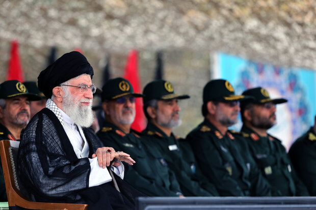 امریکہ کی معاندانہ پالیسیوں کی وجہ سے ایرانی سپاہ کی عزت و عظمت میں کئی گنا اضافہ