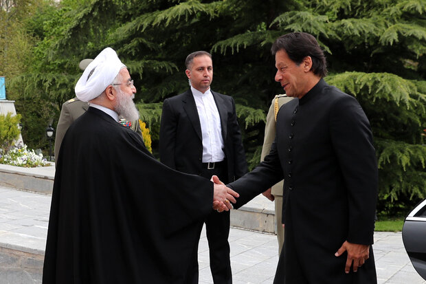 President Rouhani receives Pak PM in Tehran