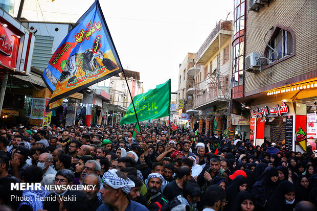 اربعین کے ایام میں نجف اشرف کی گلی گلی میں حسینی زائرین