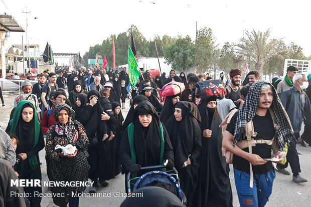 نجف اشرف سے حسینی زائرین  کا کربلائے معلی کی طرف پیدل مارچ