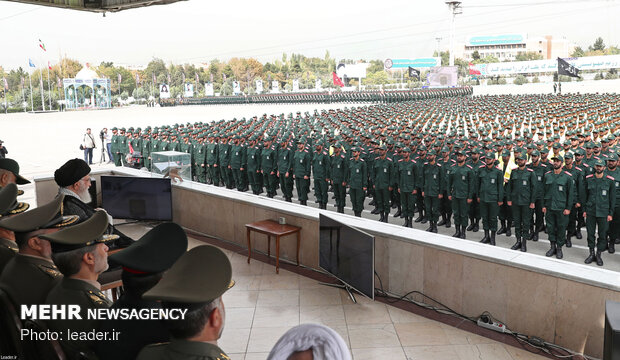 حضور رهبر انقلاب در دانشگاه افسری و تربیت پاسداری امام حسین(ع)