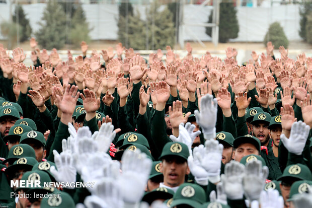 حضور رهبر انقلاب در دانشگاه افسری و تربیت پاسداری امام حسین(ع)