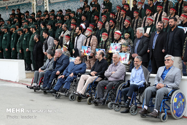 حضور رهبر انقلاب در دانشگاه افسری و تربیت پاسداری امام حسین(ع)