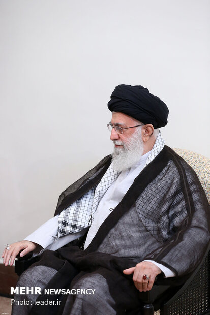 صور من استقبال قائد الثورة الاسلامية لعمران خان 
