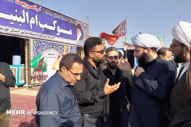 رئیس سازمان تبلیغات اسلامی در جمع هنرمندان تئاتر خیابانی حاضر شد