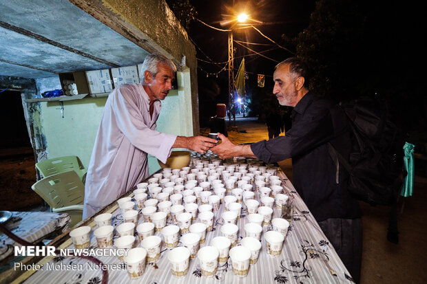 پیاده روی زائران اربعین در «طریق العلما»