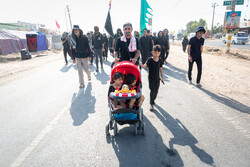 عراق میں حیدریہ اور طویرج کے علاقوں کے زائرین کا پیدل مارچ