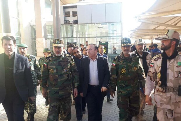 فرمانده نیروی زمینی ارتش از مرز مهران بازدید کرد