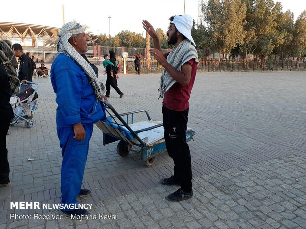 خدمات چرخی ها به زائران اربعین