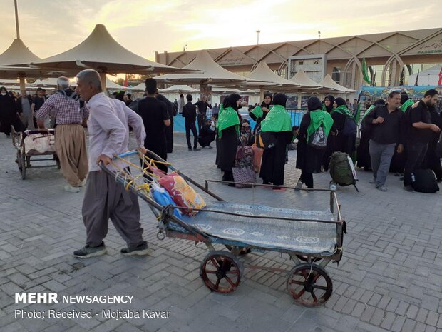 خدمات چرخی ها به زائران اربعین