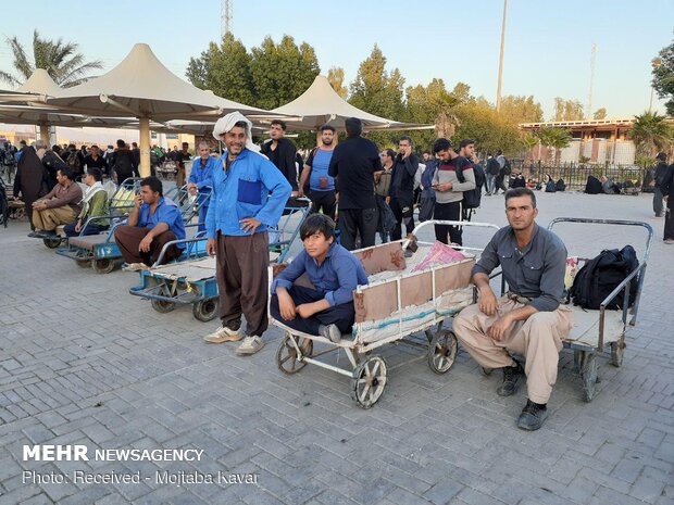 خدمات چرخی ها به زائران اربعین