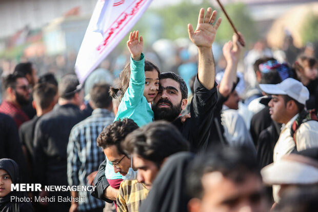 موکب ثارالله گتوند در عمود ۲۳۵جاده نجف به کربلا میزبان زائران است