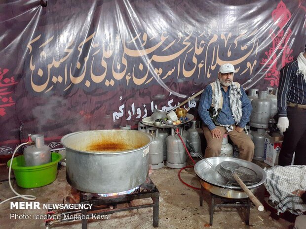 پذیرایی از زائران اربعین در موکب های مرز مهران