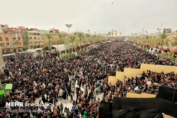 نماز ظهر در حرم حضرت عباس علیه السلام