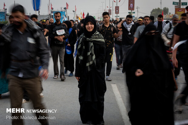 اسما مووحدین ۱۹ ساله از تهران دانشجوی طراحی لباس دانشگاه آزاد تهران جنوب