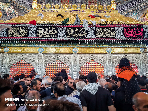 زائران اربعین در آغوش امامین عسکریین (ع)