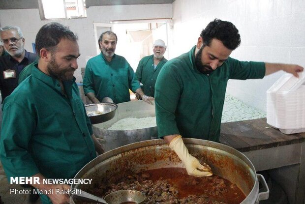 خدمت رسانی به زائران اربعین حسینی در همدان