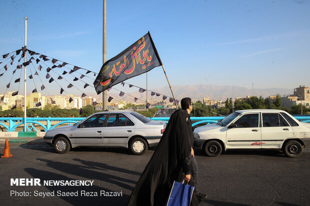 Tahran'da Erbain Yürüyüşü merasimi