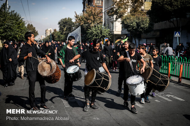 راهپیمایی جاماندگان اربعین در مشاهد من  مسيرة الأربعين في طهران