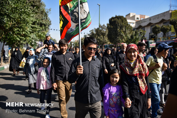 مشاهد من  مسيرة الأربعين في طهران