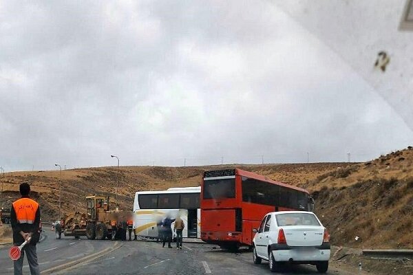 برخورد ۲ دستگاه اتوبوس در گردنه اسدآباد/ یک نفر کشته شد - خبرگزاری مهر |  اخبار ایران و جهان | Mehr News Agency