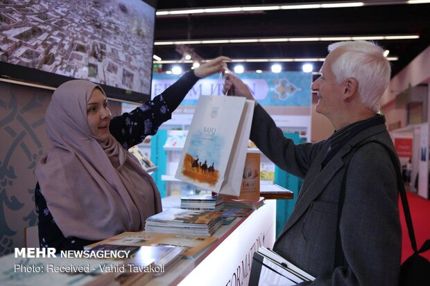 غرفه ایران در هفتاد و یکمین نمایشگاه بین المللی کتاب فرانکفورت