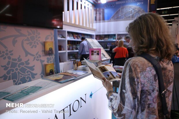 غرفه ایران در هفتاد و یکمین نمایشگاه بین المللی کتاب فرانکفورت