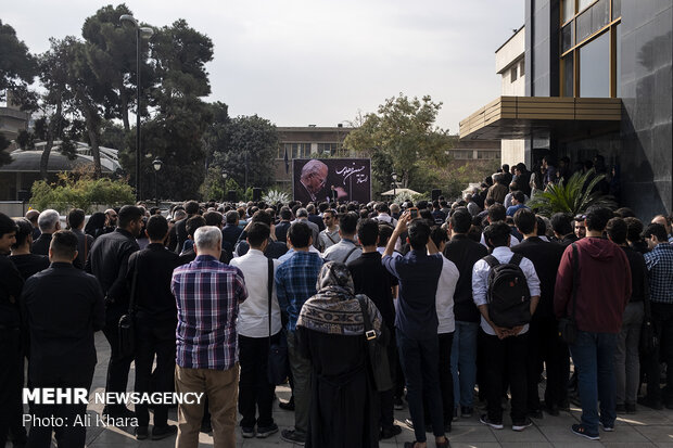 Funeral procession for Iranian composer Hossein Dehlavi
