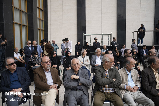 Funeral procession for Iranian composer Hossein Dehlavi
