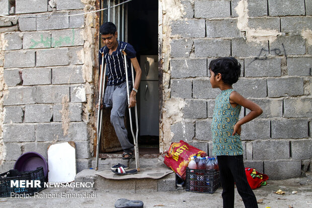 توزیع غذای نذری در روز اربعین در محله های محروم بندرعباس