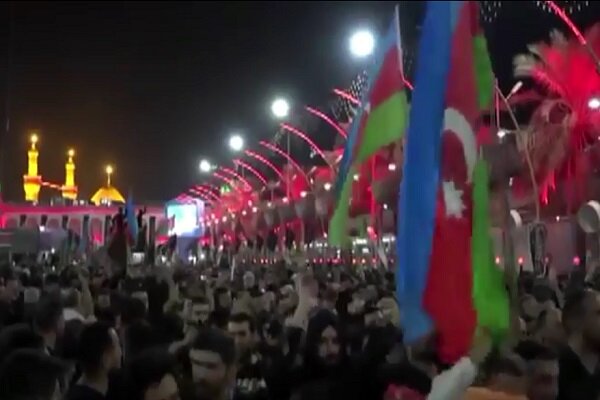 Azerbaycanlı zairler İmam Hüseyin (as) Türbesi'nde