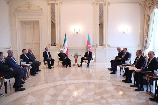 باکو میں صدر حسن روحانی کی آذربائیجان کے صدر الہام علی اوف سے ملاقات