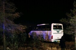 واژگونی اتوبوس در مرودشت ٥ مصدوم برجا گذاشت