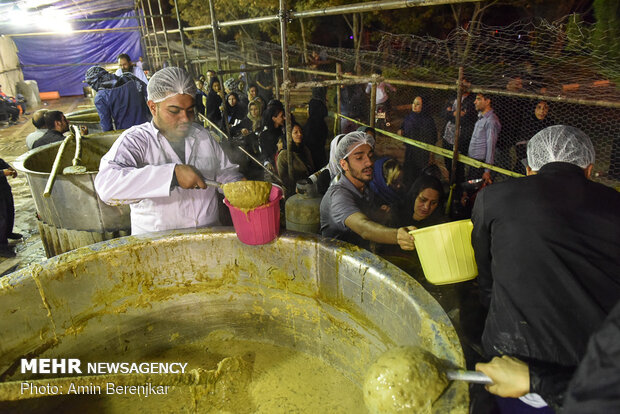 Making world’s largest ‘nazri’ broth in Shiraz