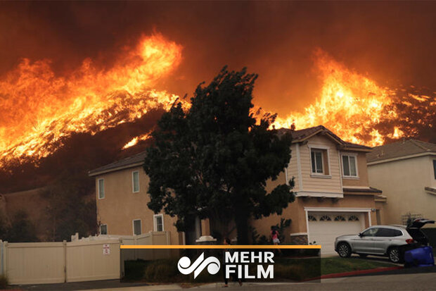 Kaliforniya'daki ailenin yangından kaçma telaşı kamerada
