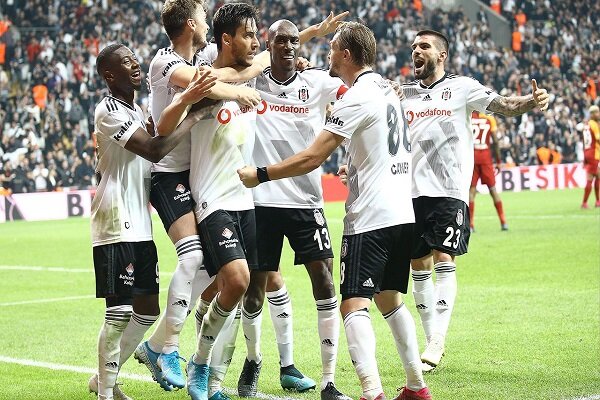 Beşiktaş derbi galibiyetiyle lige tutundu