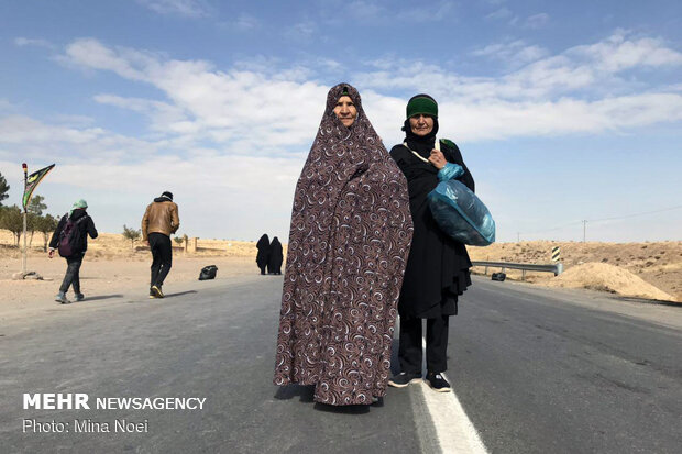 Pilgrims march towards Mashhad before martyrdom anniv. of Imam Reza (AS)