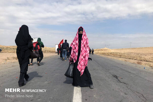 Pilgrims march towards Mashhad before martyrdom anniv. of Imam Reza (AS)