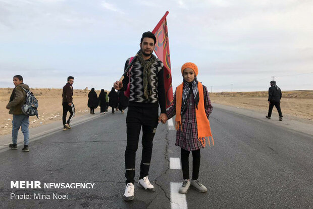 Pilgrims march towards Mashhad before martyrdom anniv. of Imam Reza (AS)