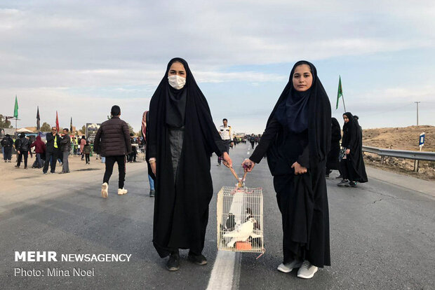 Pilgrims march towards Mashhad before martyrdom anniv. of Imam Reza (AS)